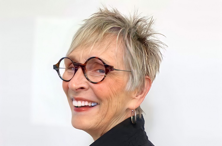 coupe pixie femme 70 ans