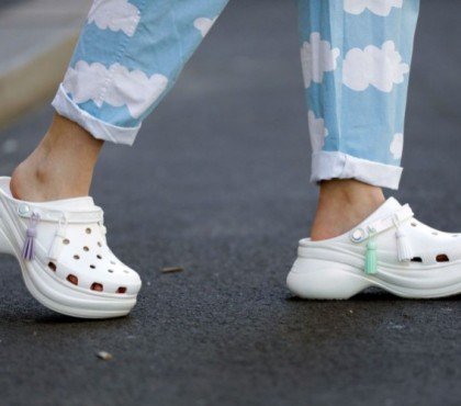 idée tenue été avec mom jeans sandales tendance 2023