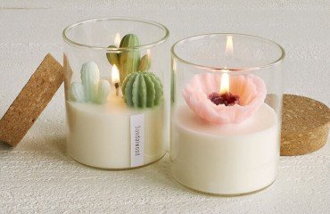 idées de cadeaux pour la fête des mères 2023 bougies fleurs cactus