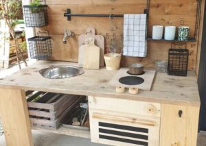 lavabo extérieur en palette de bois