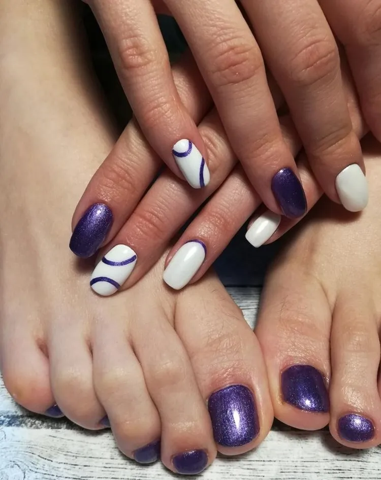 manicure et péducure pour femme de 50 ans blanc et violet