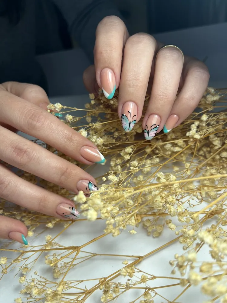 manucure tendance 2023 forme ongles en amande nail art printemps été