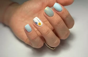 ongles carré arrondi court ongles en gel tendance 2023 nail art fleur