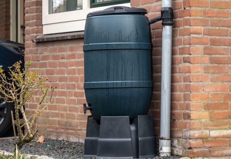 qui peut installer un récupérateur d'eau de pluie