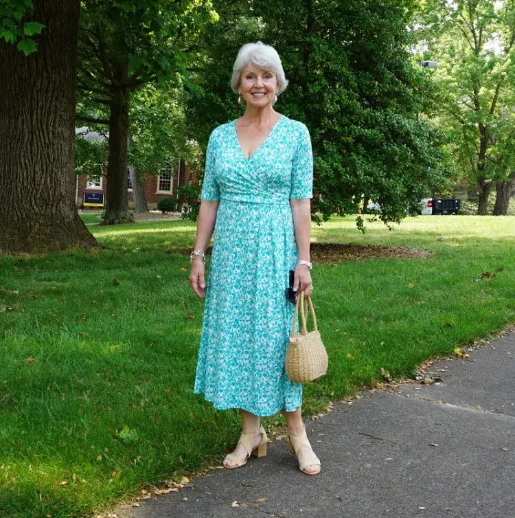 robe longue fleurie femme 60 70 ans tenue mariage printemps été 2023