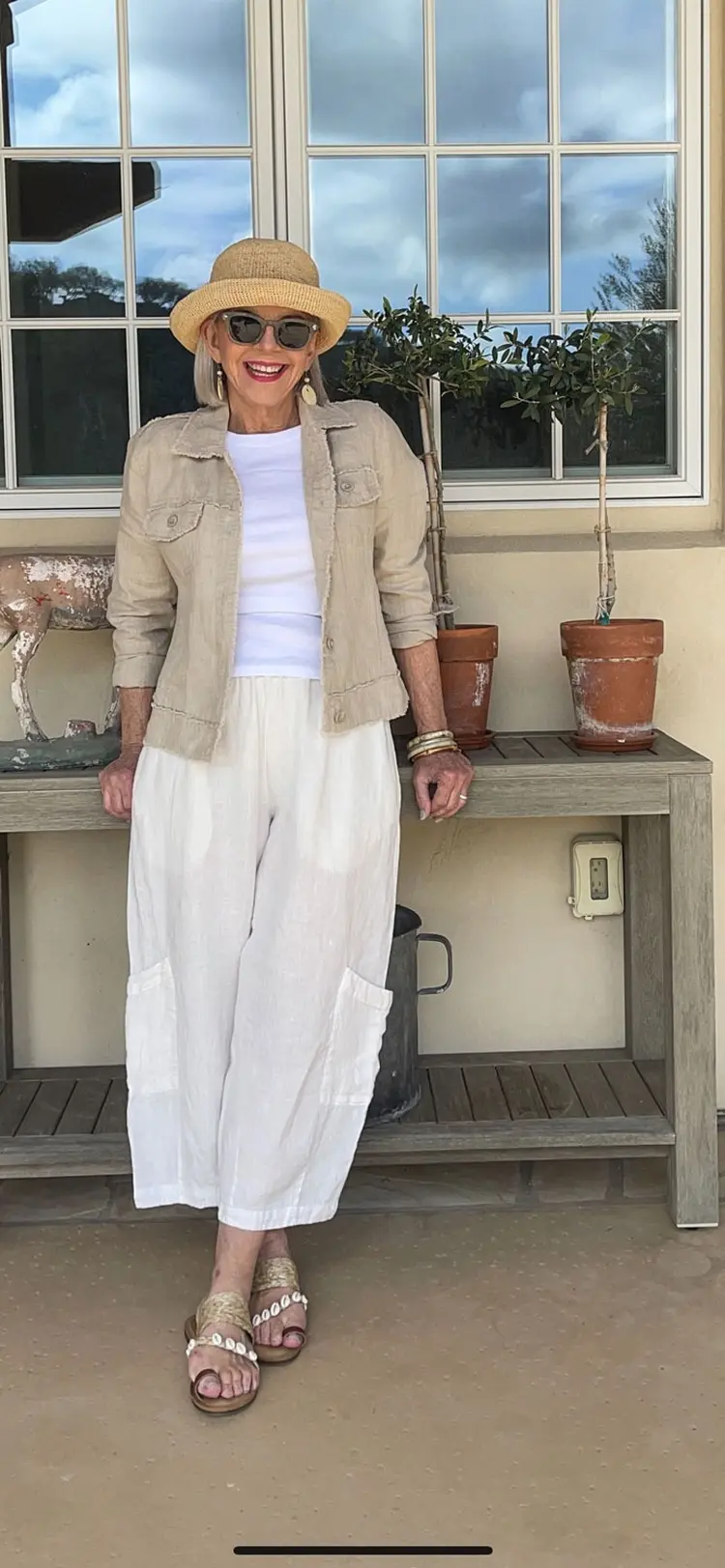 tenue de vacances femme 60 ans pantalon large tendance 2023