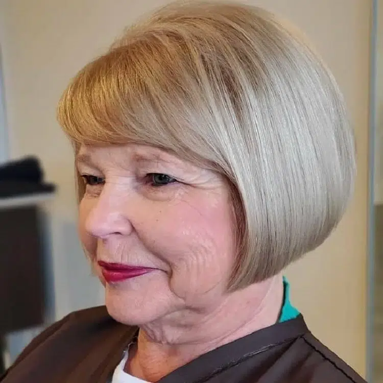 coiffure avec frange femme 60 ans