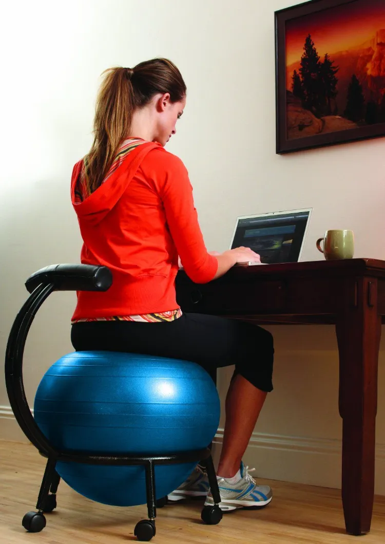 comment s’asseoir sur un ballon de pilates comment se servir utilisation taille action exercices bureau sport gonfler asseoir