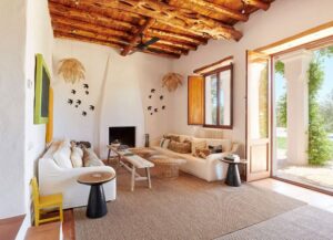 deco style ibiza 5 conseils interieure exterieure mediterraneen design terrasse bleu chambre cuisine salon tendance 2023 maison