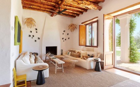 deco style ibiza 5 conseils interieure exterieure mediterraneen design terrasse bleu chambre cuisine salon tendance 2023 maison