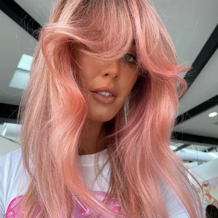 frange rideau effilée de couleur rose cendré la nouvelle coiffure de jennifer lopez quelle coupe de cheveux femme 2023