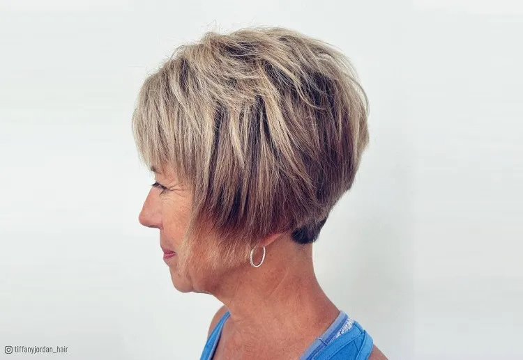 pixie bob pour femme de 60 ans cheveux gris