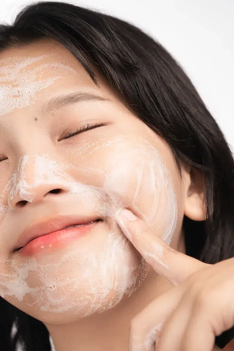 bienfaits utilisation lait de chèvre produits cosmétiques peau routine beauté crème anti âge masque visage hydratant savon visage corps cheveux