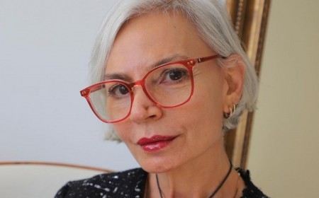 coiffure femme 60 ans avec lunettes