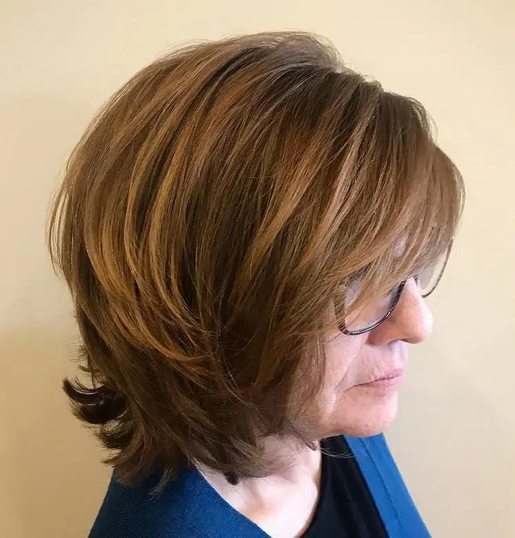 coiffure femme 60 ans mi long