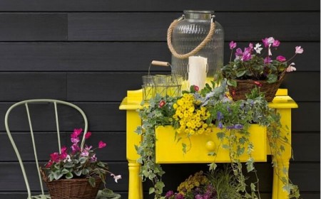 comment embellir son jardin sans argent avec de vieux meubles donner recyclerie customiser vue personnalisée