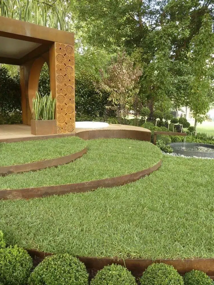 comment faire une bordure arrondie jardin en acier corten aménagement jardin moderne