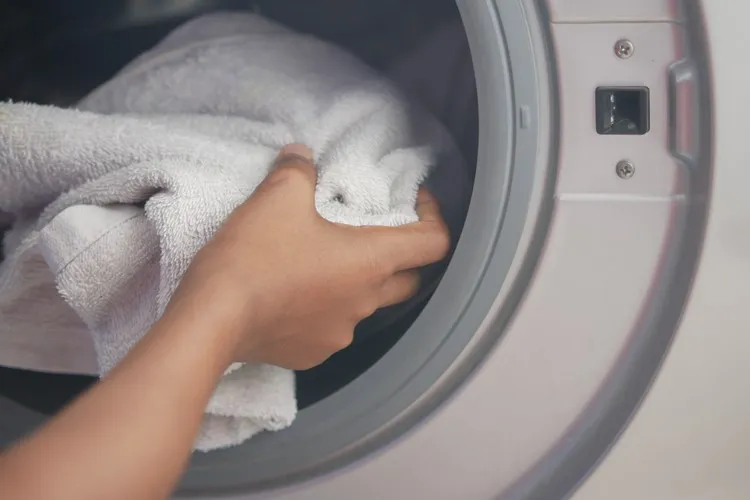 comment laver une serviette de bain blanche blanchir une serviette de bain