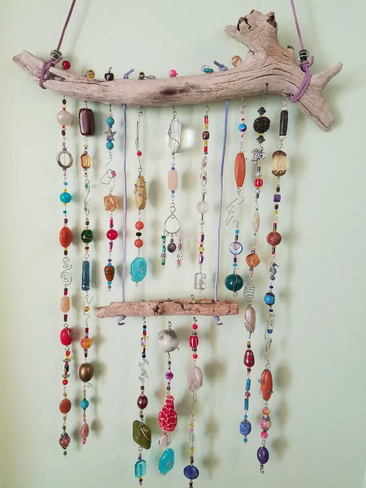décoration bois flotté perles fabriquer soi meme mobile accrocher mur