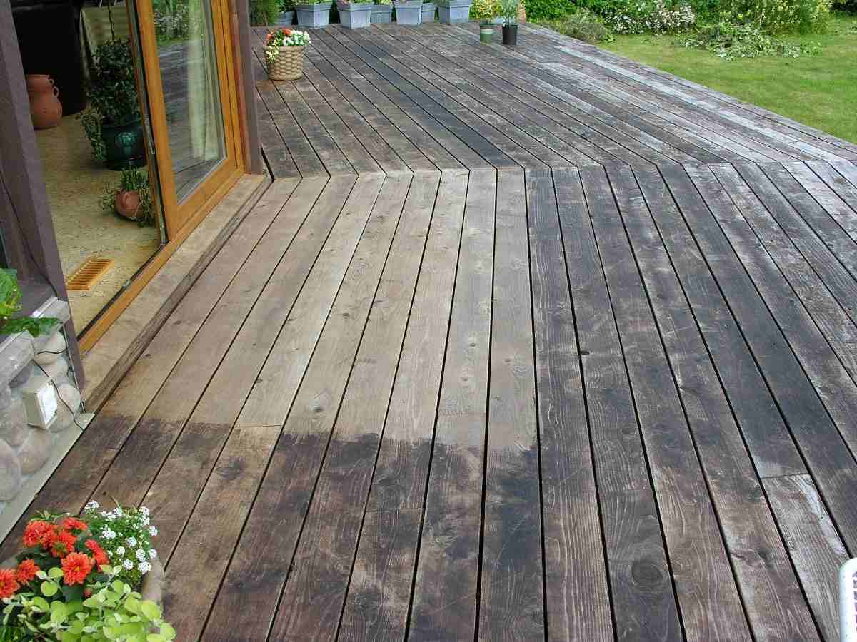 enlever des taches noires sur une terrasse en bois moisissure taches grasses