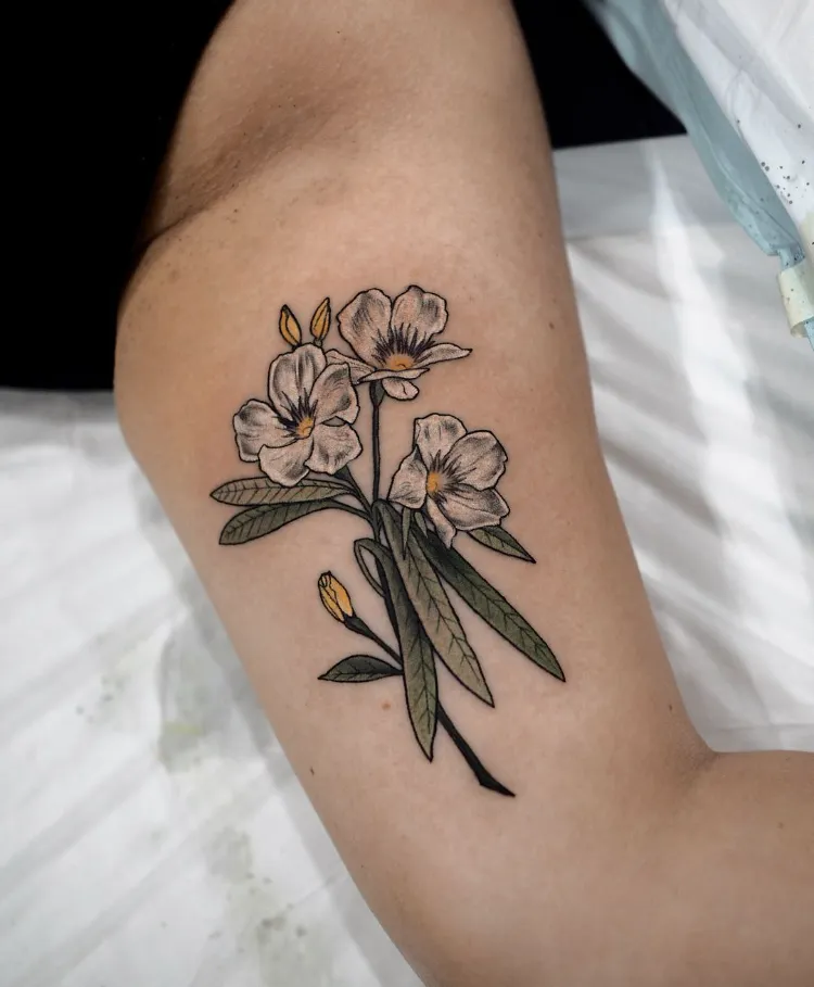 idée tatouage fleur de laurier rose nerium oleander femme 2023 biceps