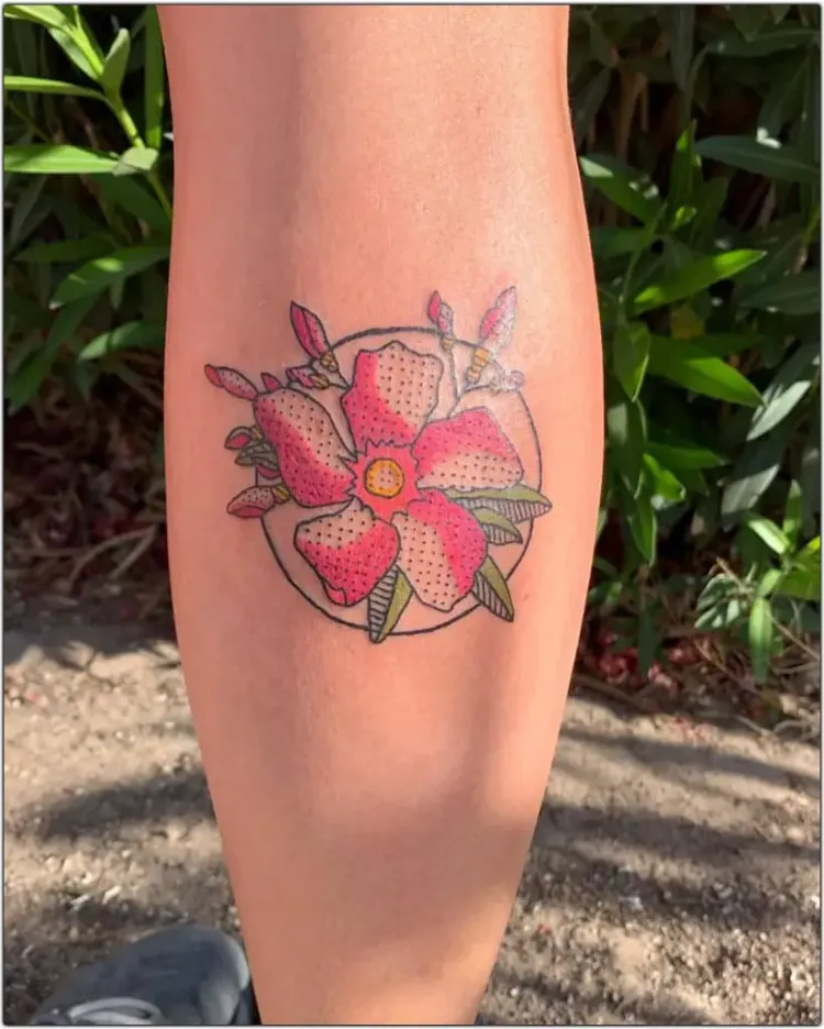 idée tatouage fleur de laurier rose nerium oleander femme 2023 mollet