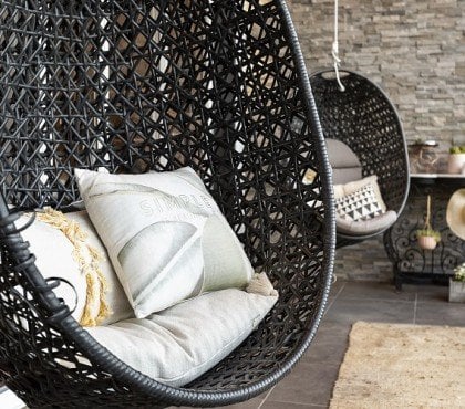 idées meubles de jardin extérieur mobilier outdoor terrasse tendance été 2023 fauteuils suspendus chaise ronde hamac macramé