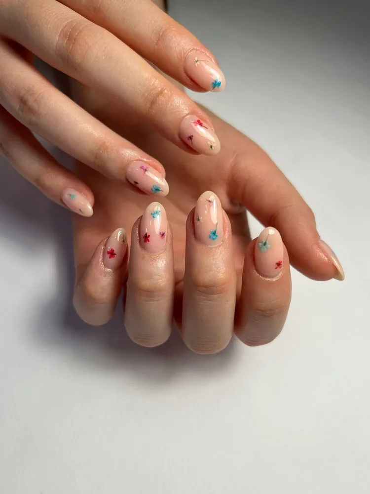 manicure moderna 2023 nail art floral
