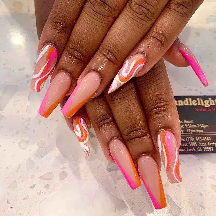 meilleur nail art été 2023 swirl nails manucure orange rose déco ongles longs ballerine