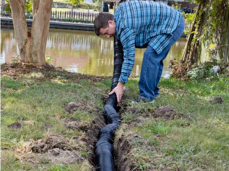 meilleures techniques pour éliminer l'eau stagnante du jardin terrain inondé fortes pluies france alerte jaune comment installer pompe drainage potager