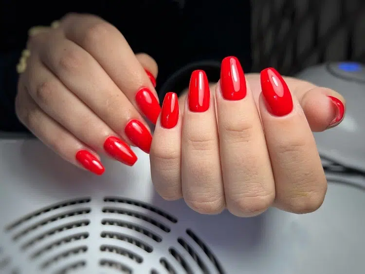 ongles rouge déco