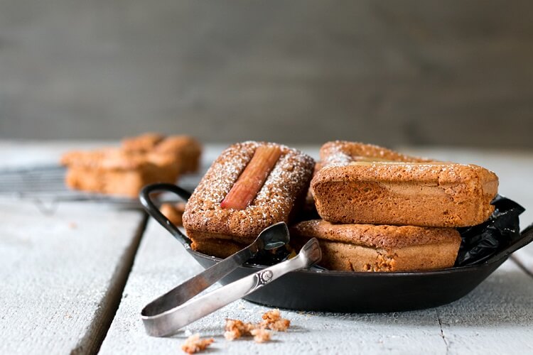 recette de financiers à la rhubarbe faciles gourmands 30 minutes