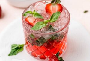 recette mojito fraises basilic cocktail petillant estival avec alcool facile et rapide