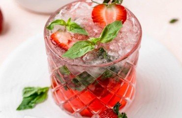 recette mojito fraises basilic cocktail petillant estival avec alcool facile et rapide