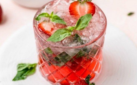 recette mojito fraises basilic cocktail petillant estival avec alcool facile et rapide