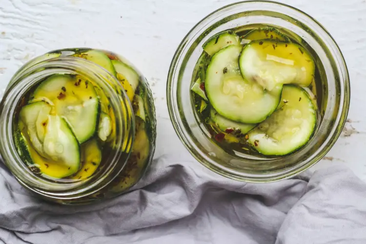 recette préparer des courgettes marinées crues apéro quick pickle