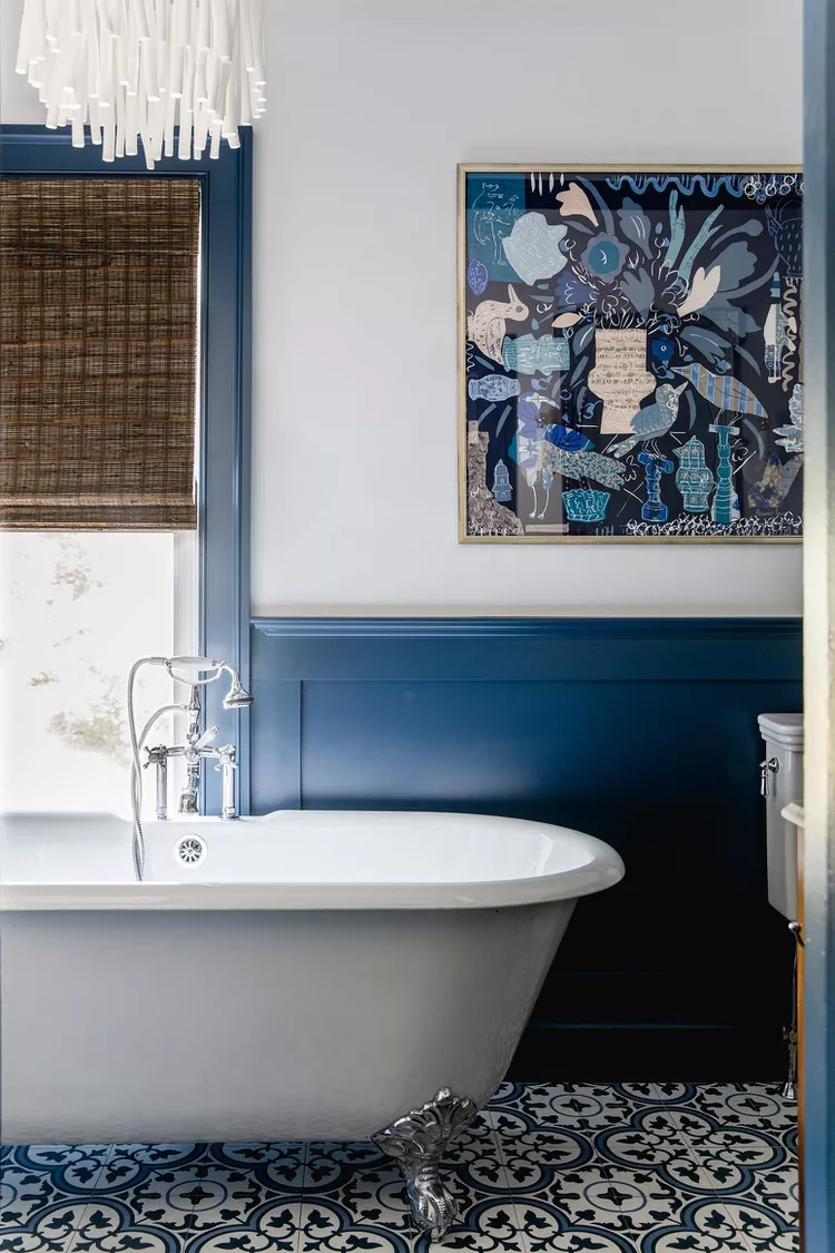 salle de bain art déco couleurs tendance 2023 nuances de bleu