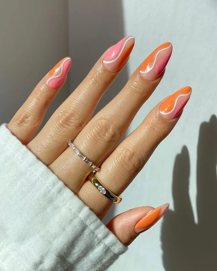 tendance swirl nails orange et rose manucure tendance été 2023 meilleur nail art