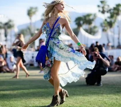 tenue de festival femme 2023 comment s'habiller en festival quand il fait chaud robe fluide