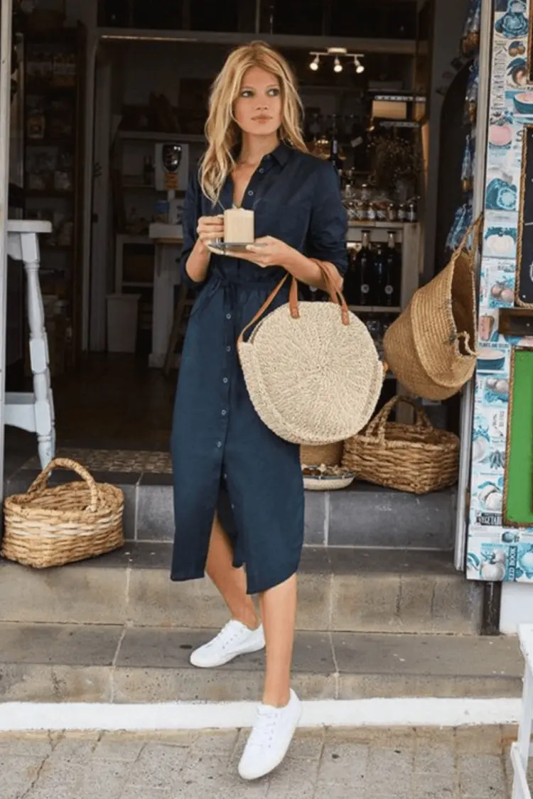 tenue femme tendance avec baskets blanches idées style 2023