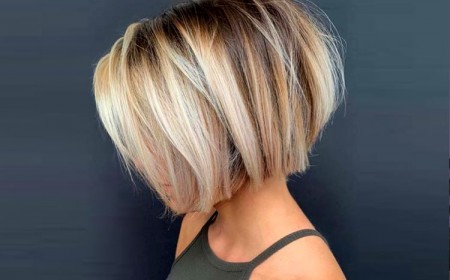 balayage pour carré été 2023 blond cendre cuivré glacé effet soleil frange rideau tendance