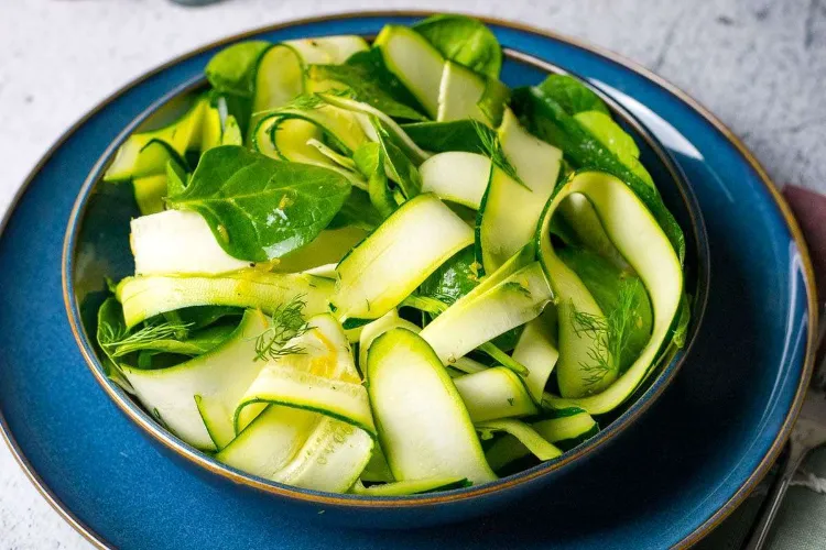 ingrédients salade de courgettes au citron vert rapide facile recette mozzarella basilic sel famille cuisine idées