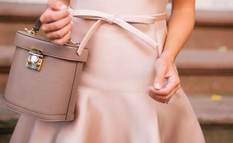 quel sac pour un mariage invites main porter petite taille cuir enveloppe satin vegan couleur idees mode