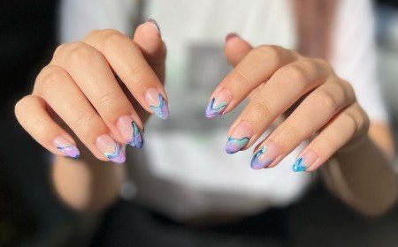 quelles sont les tendances pour les ongles manucure vague bleu et violet