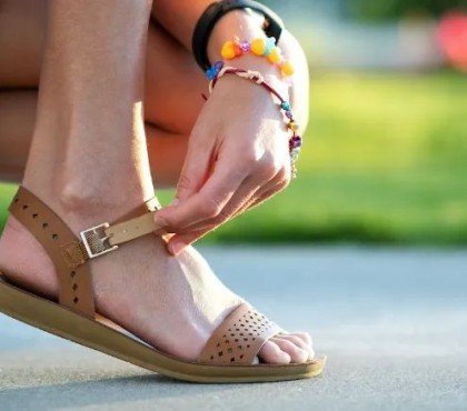 sandales selon le type de pieds connaitre type de pied formes confortable large egyptiens grecs romain conseils mode cuir tendance 2023