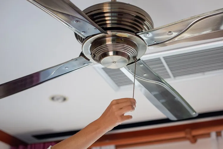 comment garder votre maison fraîche trucs astuces bons reflexes anti canicule ventilateur climatisation travaux isolation maison