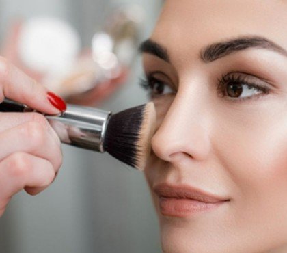 erreurs de maquillage qui vieillissent fond de teint correct utiliser liquide hydratant