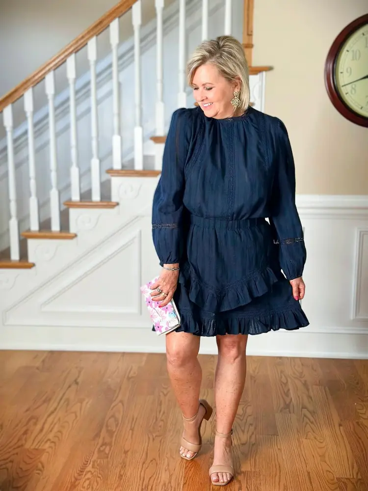 garde robe idéale look moderne femme 60 ans