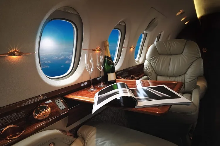 idée cadeau classe luxe vol jet privée combien argent offrir mariage