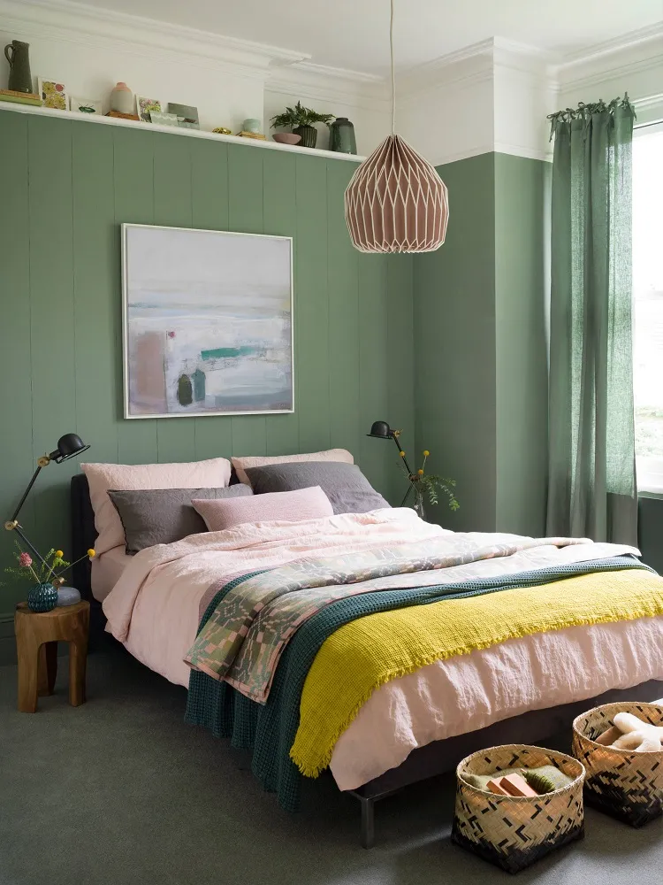 idées comment relooker sa chambre tendance déco 2023 chambre vert sauge gris rose blanc